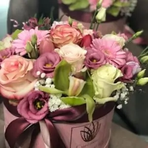 Mix pink-rozog cvijeća u kutiji