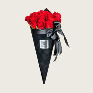 crvene ruže u tuljcu