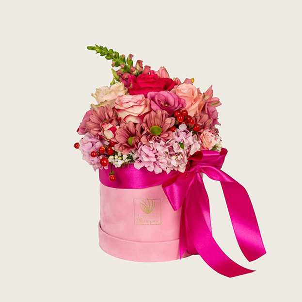 mix-pink-roznog-cvijeća-u-kutiji