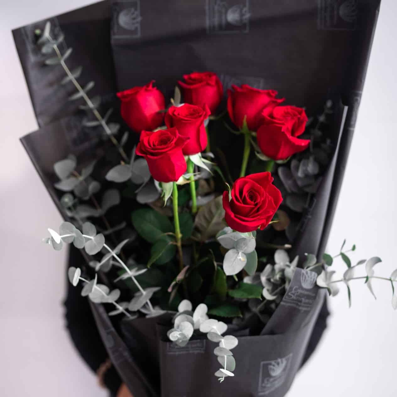 Crvene-ruze-s-eukaliptusom-2 Crvene-ruze-s-eukaliptusom-2